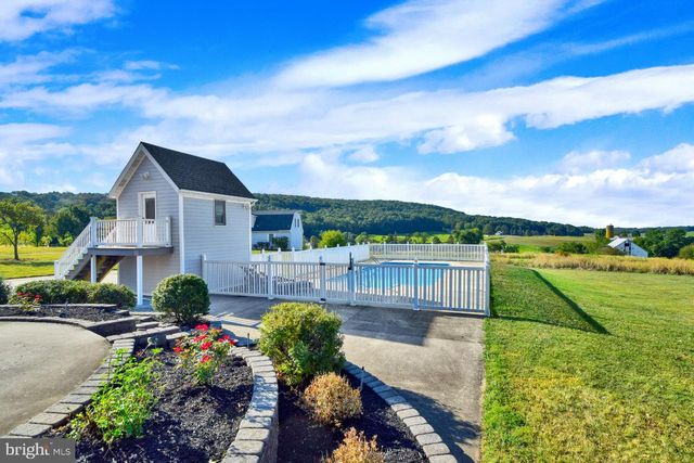 1151 KING DRIVE, Chambersburg, PA 17202