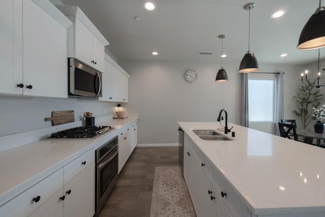 2020 Descanso Avenue, Clovis, CA 93619