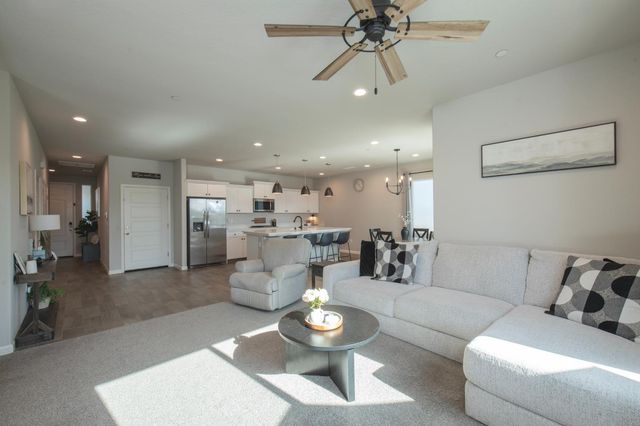 2020 Descanso Avenue, Clovis, CA 93619