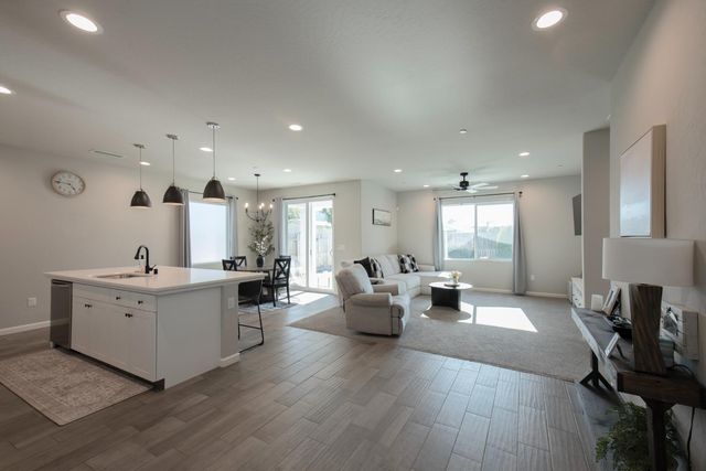 2020 Descanso Avenue, Clovis, CA 93619