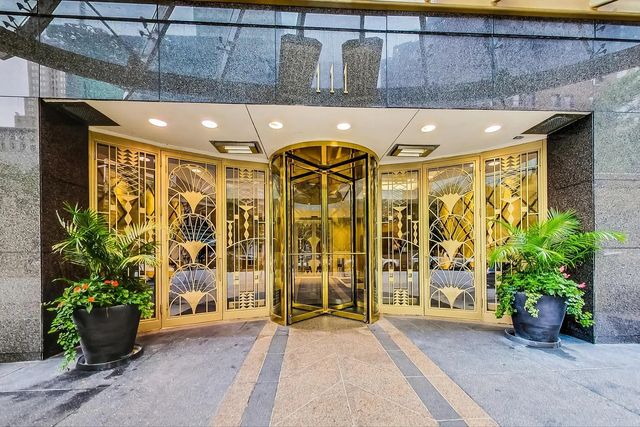111 E Chestnut Street 22A, Chicago, IL 60611