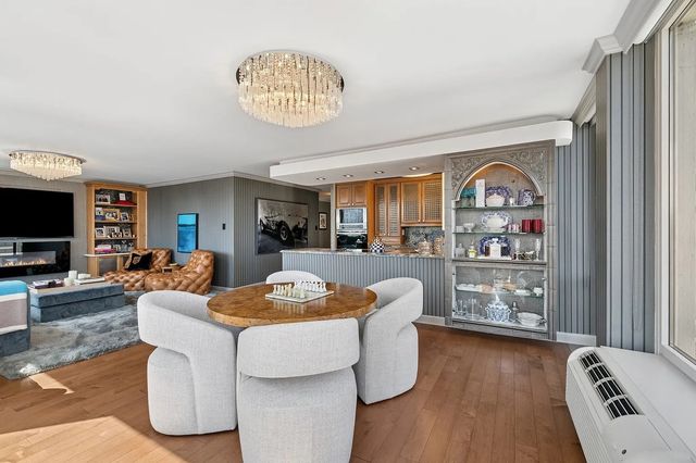 111 E Chestnut Street 22A, Chicago, IL 60611
