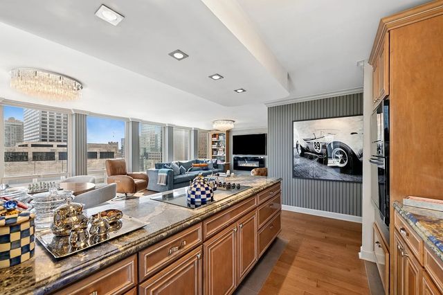111 E Chestnut Street 22A, Chicago, IL 60611