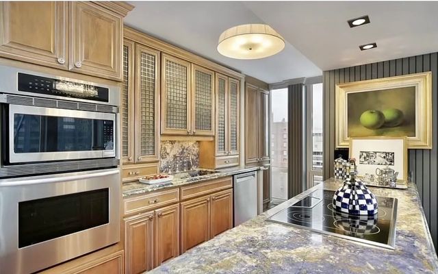 111 E Chestnut Street 22A, Chicago, IL 60611