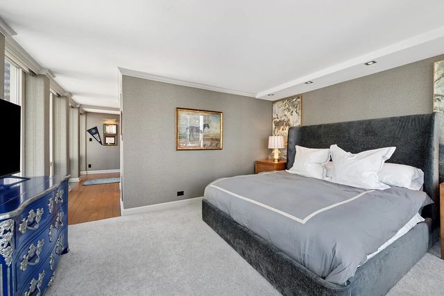 111 E Chestnut Street 22A, Chicago, IL 60611