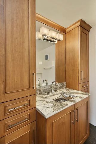 111 E Chestnut Street 22A, Chicago, IL 60611