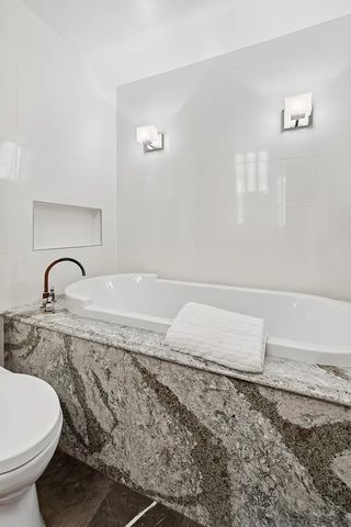 111 E Chestnut Street 22A, Chicago, IL 60611