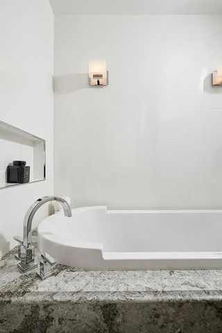 111 E Chestnut Street 22A, Chicago, IL 60611