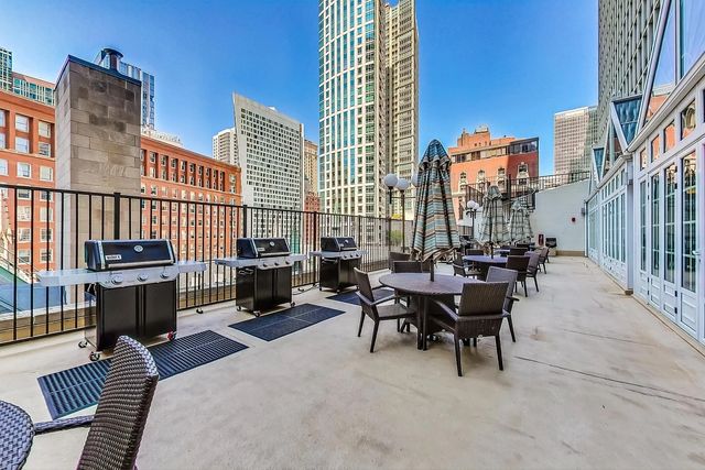 111 E Chestnut Street 22A, Chicago, IL 60611