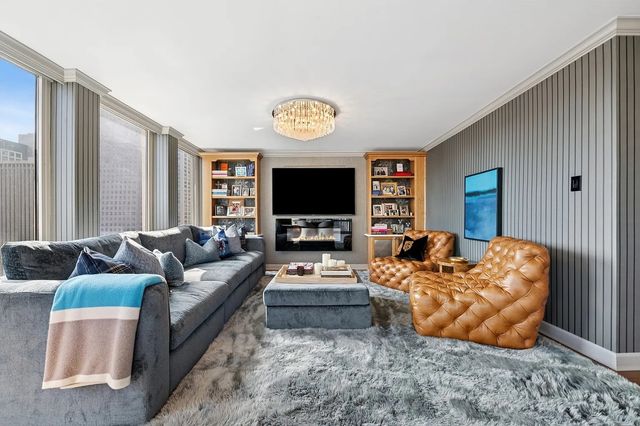 111 E Chestnut Street 22A, Chicago, IL 60611
