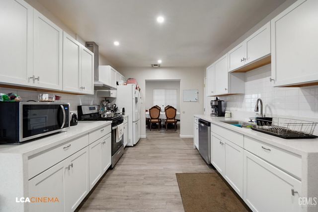 1916 Wilson Road, Bakersfield, CA 93304