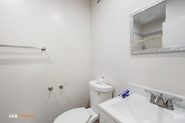 1916 Wilson Road, Bakersfield, CA 93304