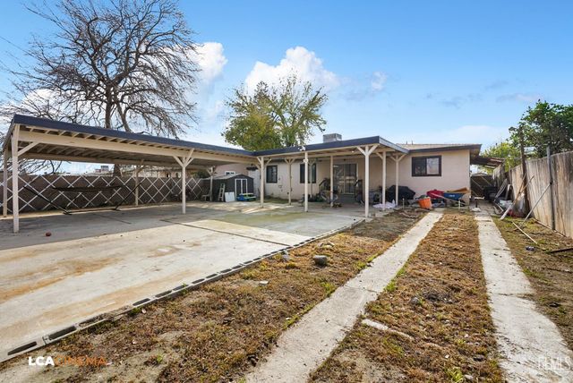 1916 Wilson Road, Bakersfield, CA 93304