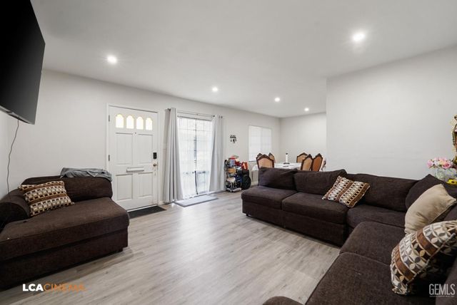 1916 Wilson Road, Bakersfield, CA 93304