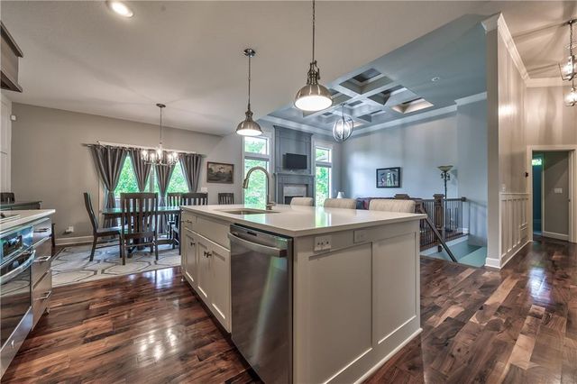 8 E 122nd Street, Kansas City, MO 64145