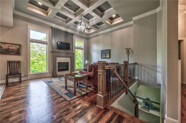 8 E 122nd Street, Kansas City, MO 64145
