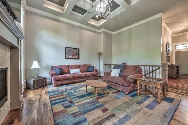 8 E 122nd Street, Kansas City, MO 64145