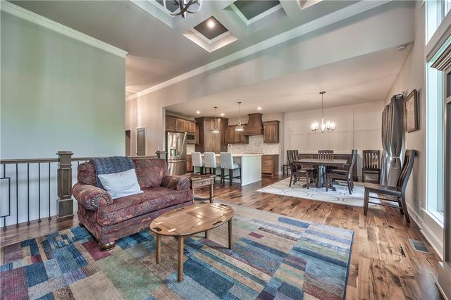 8 E 122nd Street, Kansas City, MO 64145