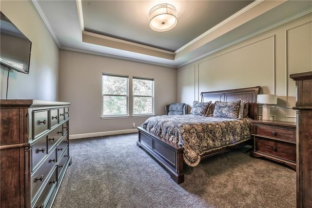 8 E 122nd Street, Kansas City, MO 64145
