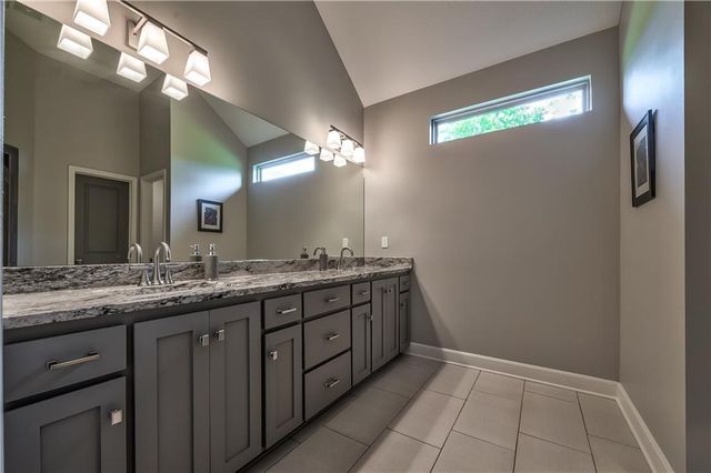 8 E 122nd Street, Kansas City, MO 64145
