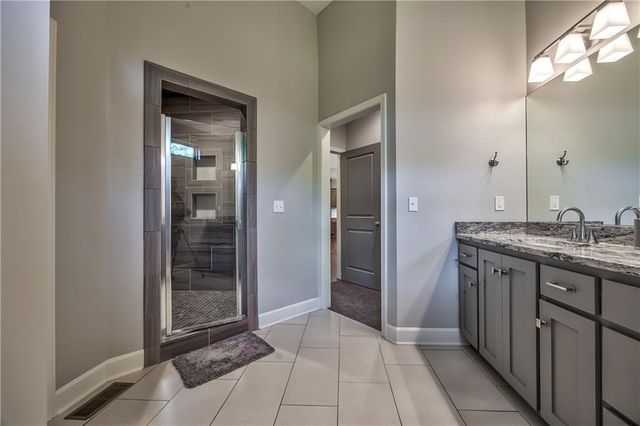 8 E 122nd Street, Kansas City, MO 64145