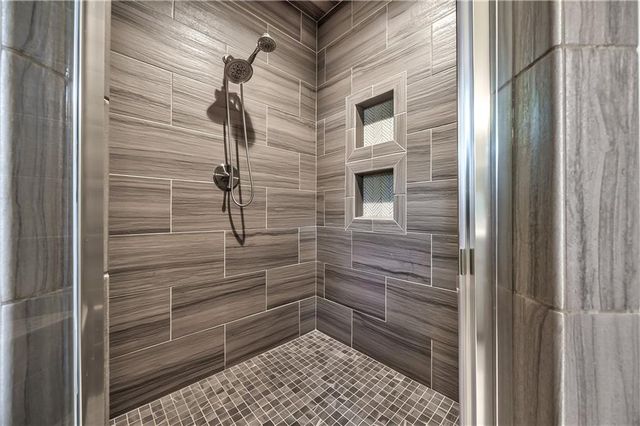 8 E 122nd Street, Kansas City, MO 64145
