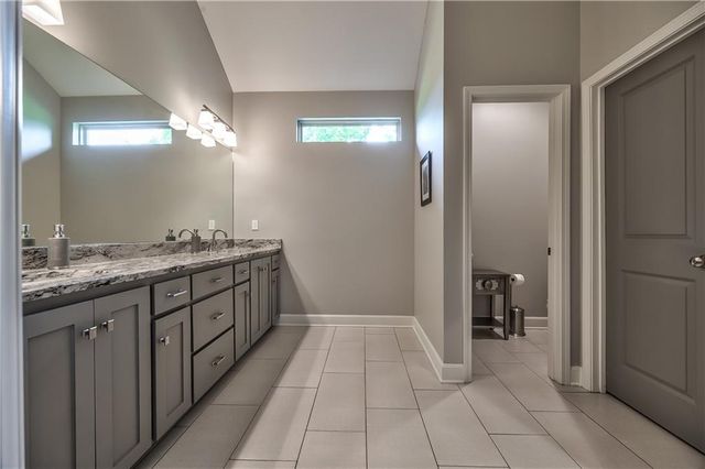8 E 122nd Street, Kansas City, MO 64145