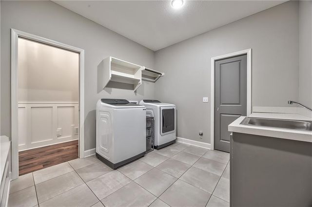 8 E 122nd Street, Kansas City, MO 64145