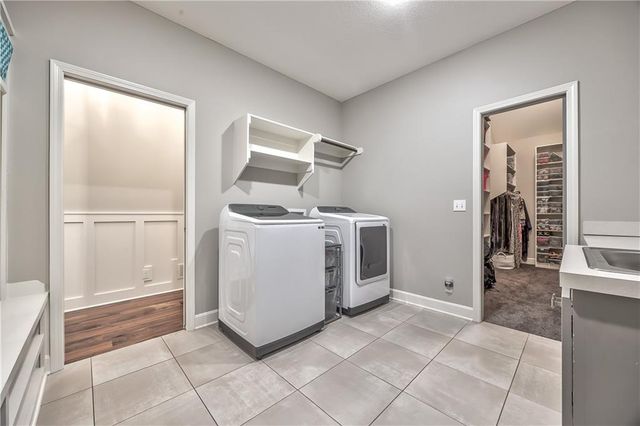 8 E 122nd Street, Kansas City, MO 64145