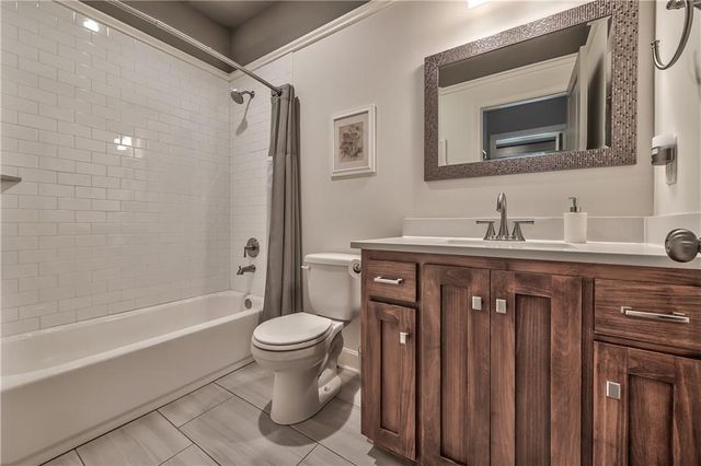 8 E 122nd Street, Kansas City, MO 64145