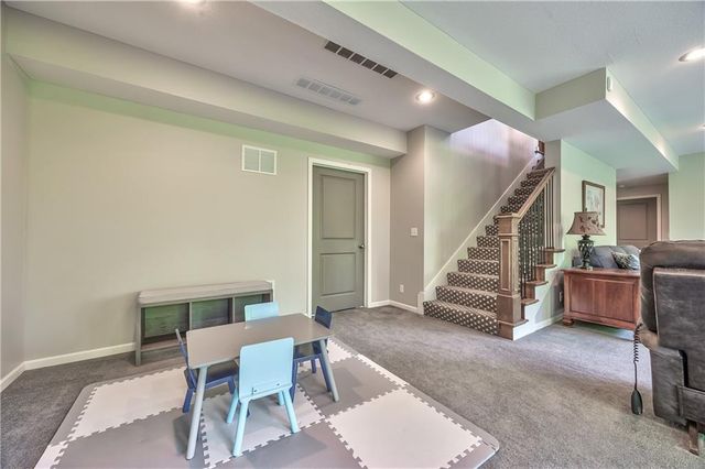 8 E 122nd Street, Kansas City, MO 64145