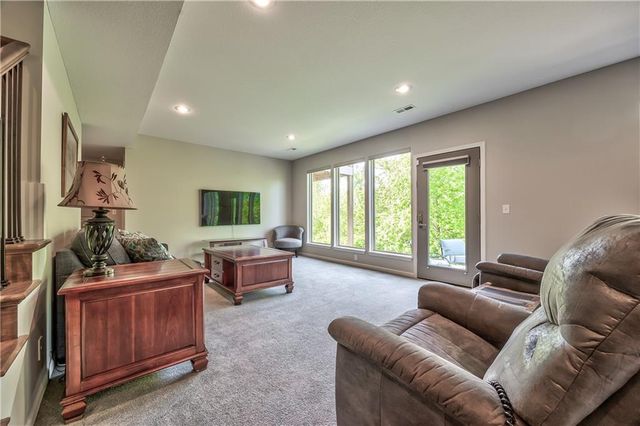 8 E 122nd Street, Kansas City, MO 64145