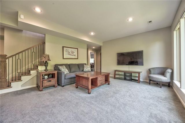8 E 122nd Street, Kansas City, MO 64145
