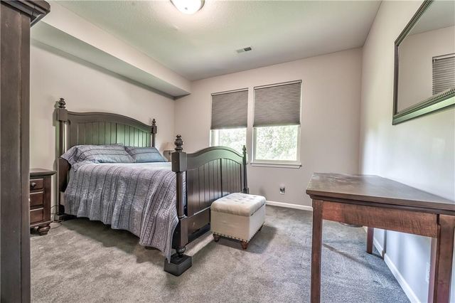 8 E 122nd Street, Kansas City, MO 64145