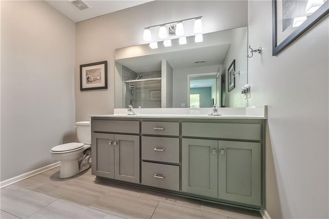 8 E 122nd Street, Kansas City, MO 64145