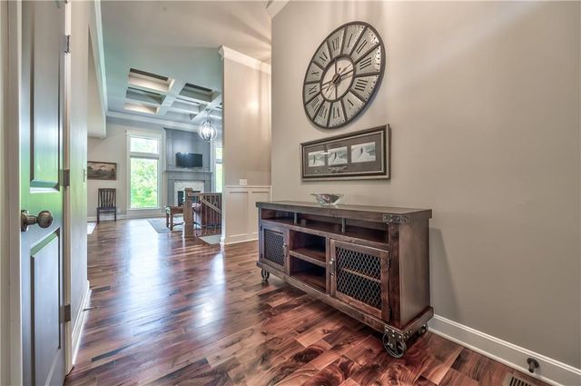 8 E 122nd Street, Kansas City, MO 64145