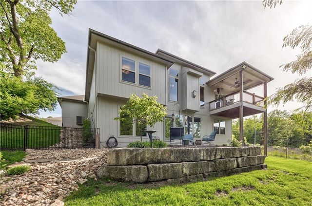 8 E 122nd Street, Kansas City, MO 64145