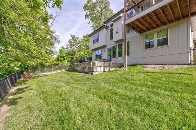 8 E 122nd Street, Kansas City, MO 64145