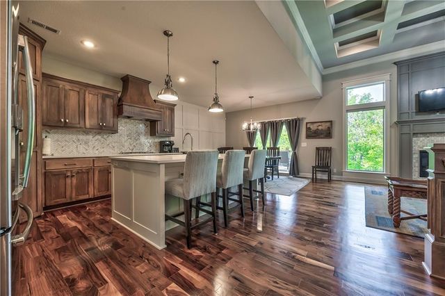 8 E 122nd Street, Kansas City, MO 64145
