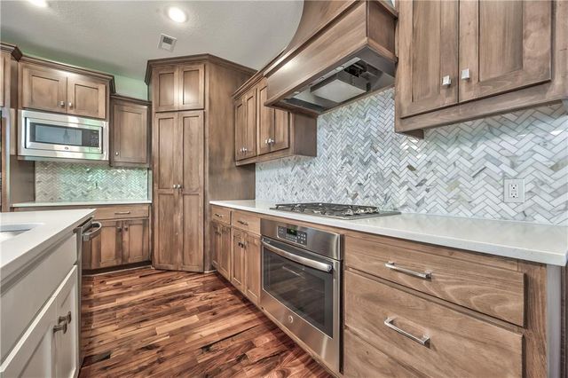 8 E 122nd Street, Kansas City, MO 64145