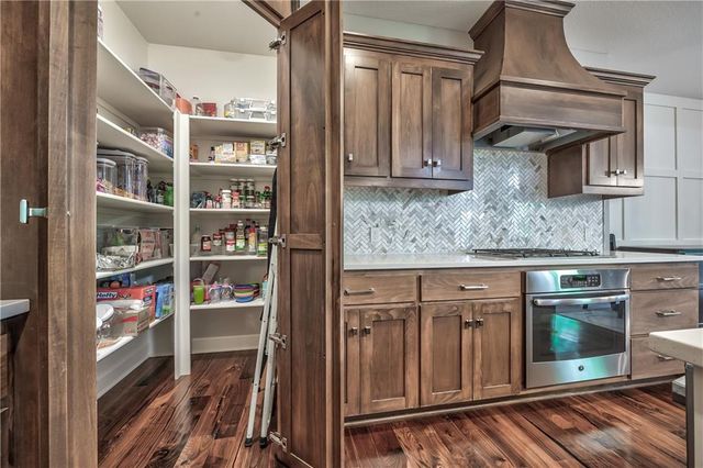 8 E 122nd Street, Kansas City, MO 64145