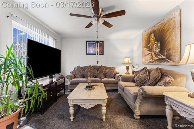 825 Robinwood Street, Pontiac, MI 48340