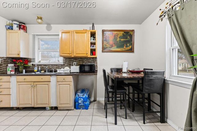 825 Robinwood Street, Pontiac, MI 48340