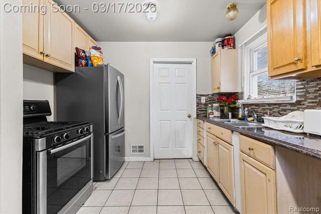 825 Robinwood Street, Pontiac, MI 48340