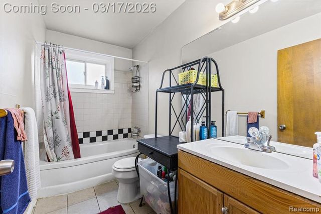 825 Robinwood Street, Pontiac, MI 48340