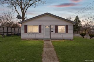 825 Robinwood Street, Pontiac, MI 48340