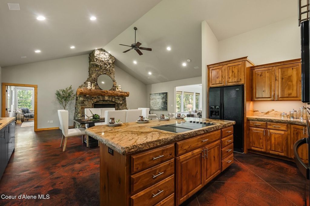 672 Hopkins Rd, Sandpoint, ID 83864 photo 4