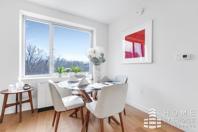 6570 Austin St Apt 605, New York City, NY 11374