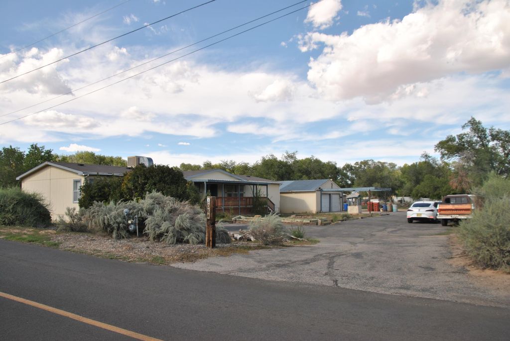 1084 W LA ENTRADA, Corrales, NM 87048