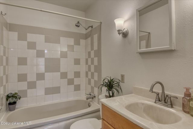 706 W Davidson Ave, Coeur D'alene, ID 83814